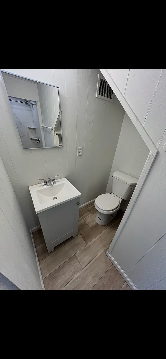 Building Photo - 720 Quaill Ave #2