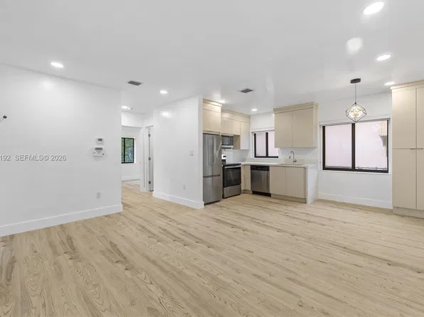 424 NW 53rd St, Miami, FL 33127