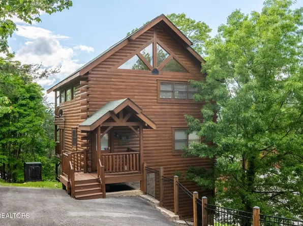 907 Black Bear Cub Way, Sevierville, TN 37862