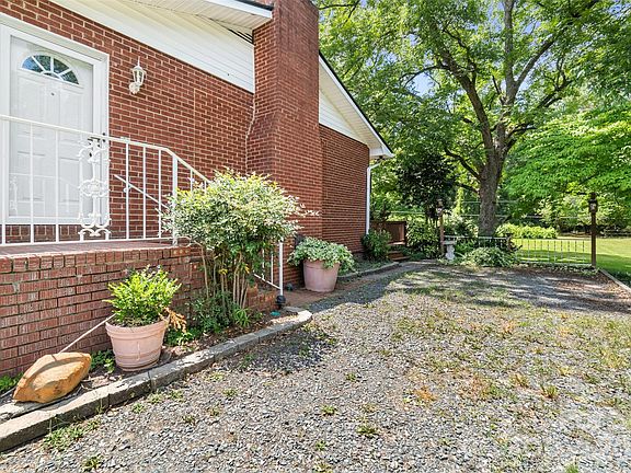 4th image of 509 Lakeview Dr