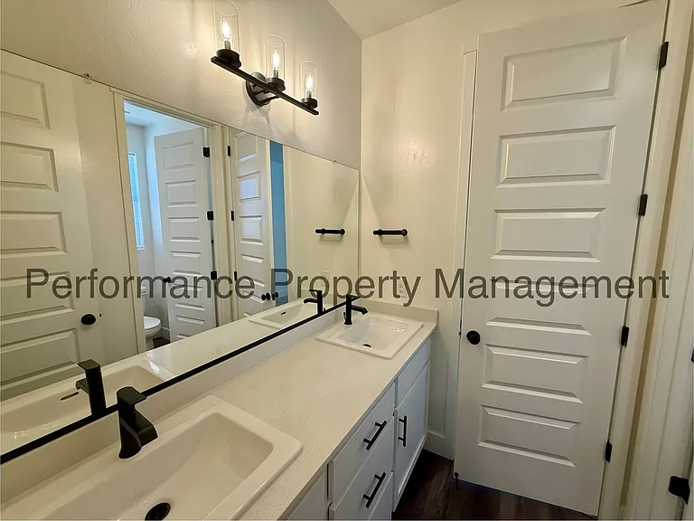 6915 Jewel Cave Ct — Photo 10