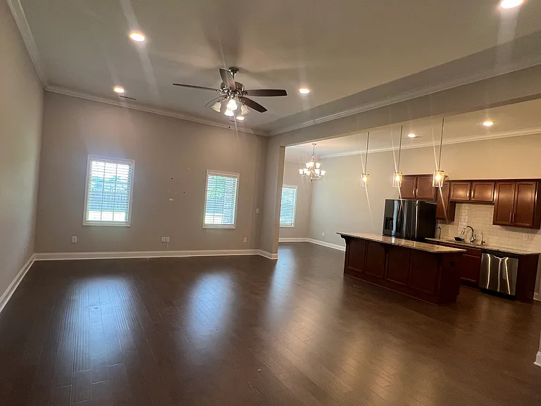 14829 Commonwealth Dr — Photo 21