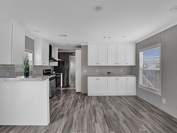 5th image of 2907 Harbor Ln