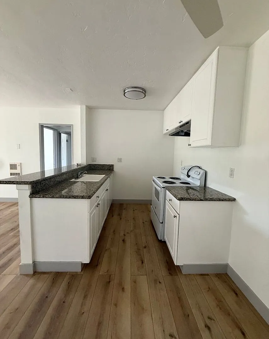 5505 Ackerfield Ave in Long Beach — Photo 3