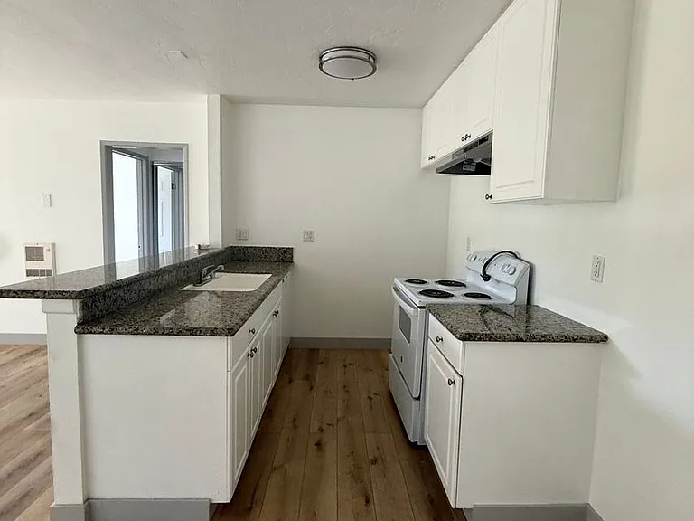 5505 Ackerfield Ave in Long Beach — Photo 13
