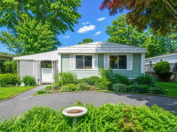 14 Buttercup Drive, Bohemia, NY 11716