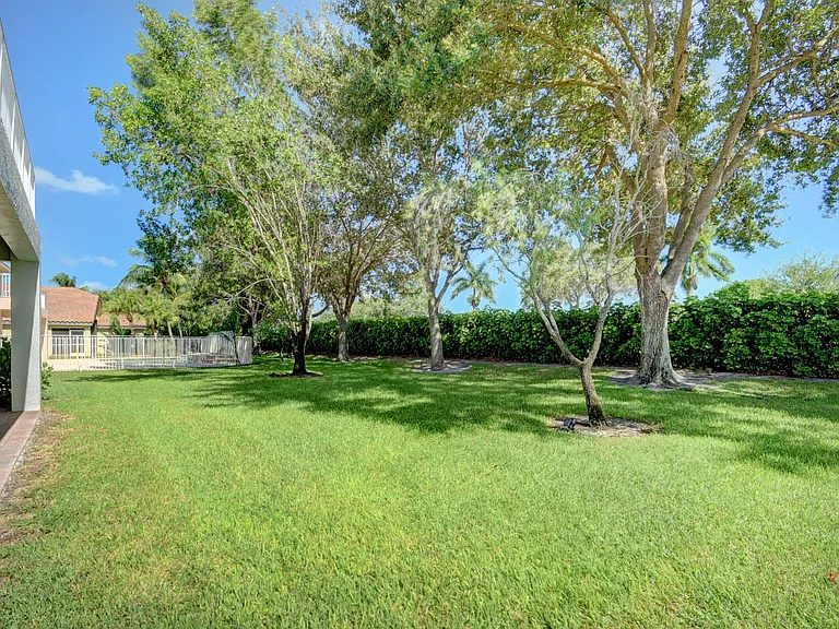 4006 Bahia Isle Cir — Photo 31