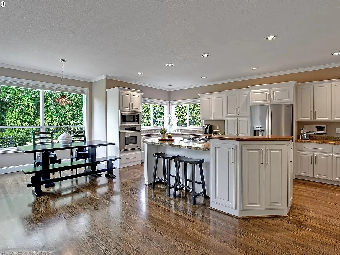 4 bed, 4208 sqft, $8,800 — Photo 4