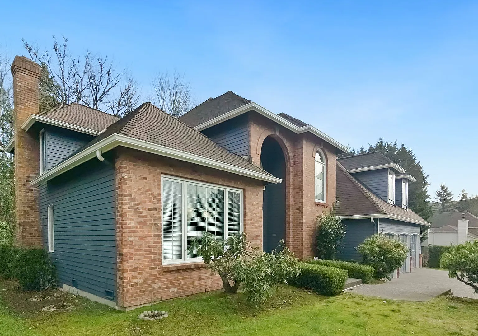 Spacious, Comfortable House in Forest Ridge Estates of Bellevue — Photo 1