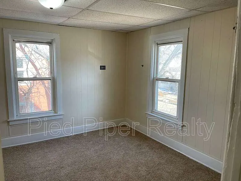 4 bed, 1.0 bath, 1509 sqft, $1,595 — Photo 2