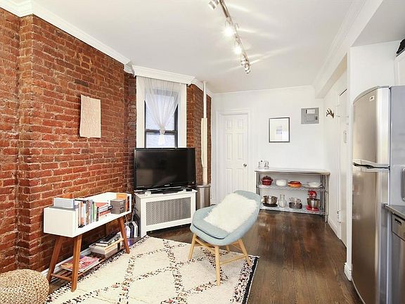 3rd image of 256 W 15th St APT 3RW