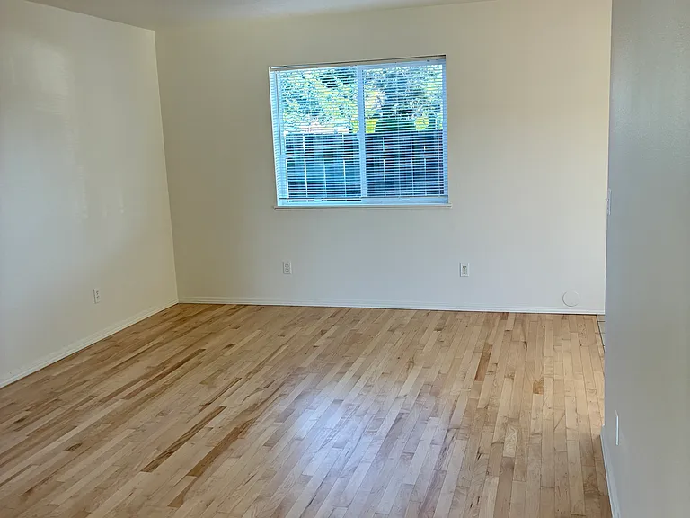 277 S Knott St — Photo 4