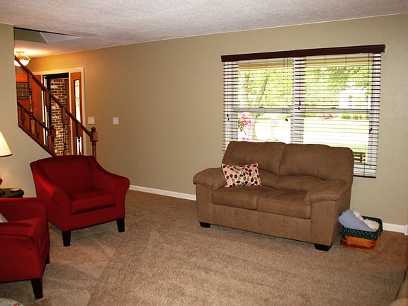 3rd image of 804 Savoie Ave
