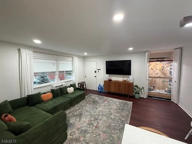 1 bed, 1.0 bath, $1,900 — Photo 4