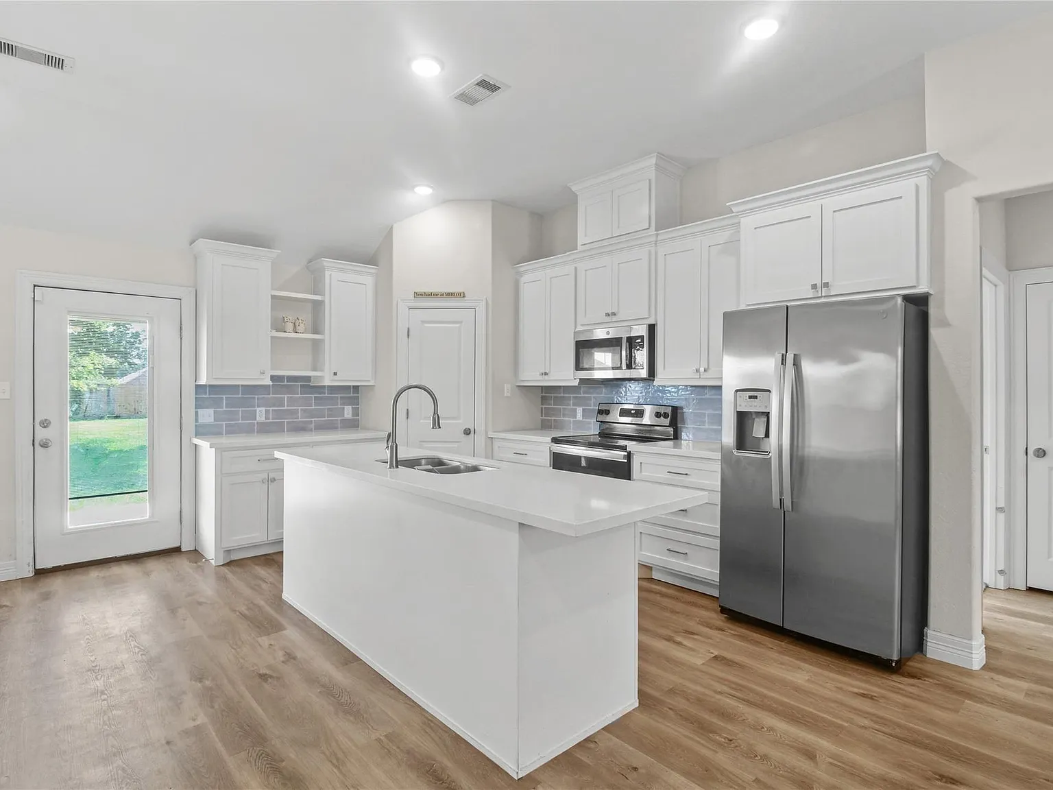 3 bed, 2.0 bath, 1623 sqft, $1,995 — Photo 3