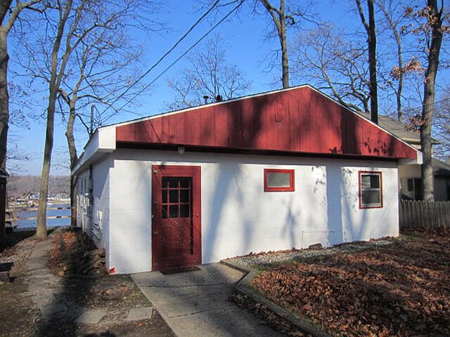 1st image of 7452 S Crooked Lake Dr