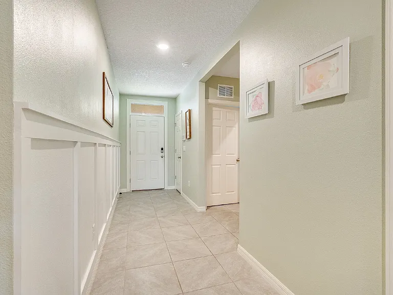 1075 Trinity St — Photo 5