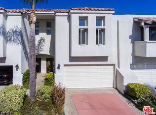6435 Zumirez Dr APT 11, Malibu, CA 90265