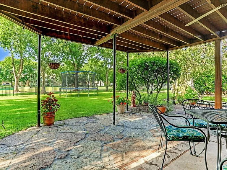 1706 Country Squire Dr — Photo 31