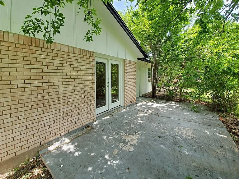 6805 Deborah Dr — Photo 12