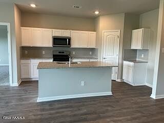 5th image of 205 Broussard Hill Dr