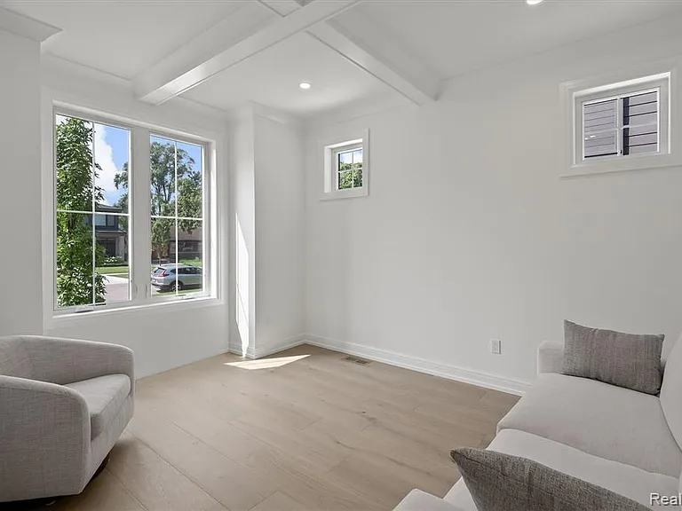 2663 Dorchester Rd — Photo 10