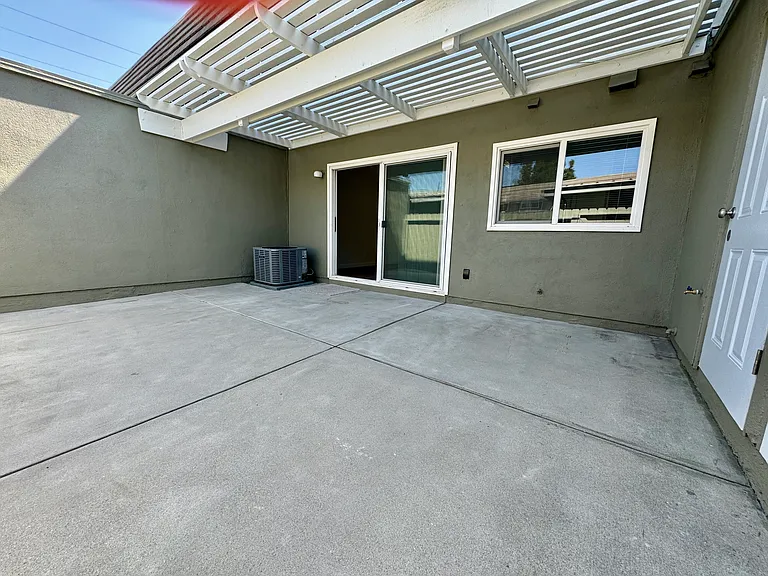 4543 Larwin Ave — Photo 28