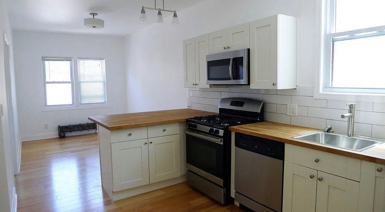 2 bed, 700 sqft, $1,600 — Photo 3