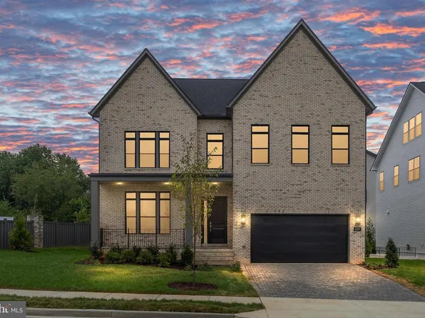 6189 8th Pl N, Arlington, VA 22205