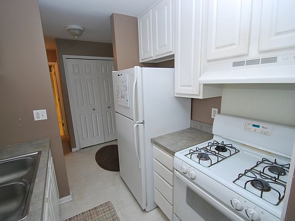 5th image of 1875 Tall Oaks Dr #34