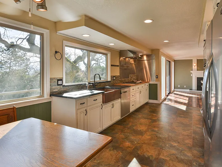 1043 Tamara Cir — Photo 3
