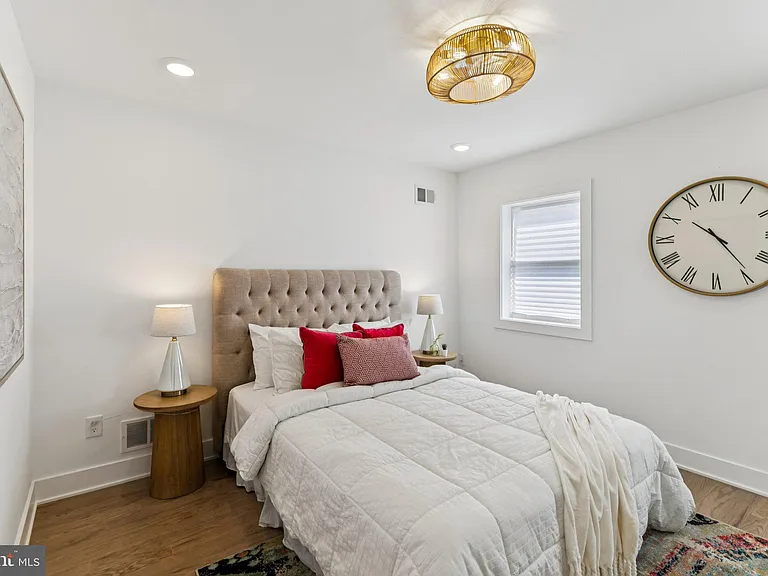 732 Harry St — Photo 21