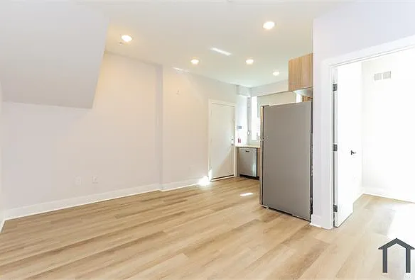 3 bed, 1100 sqft, $1,995 — Photo 4