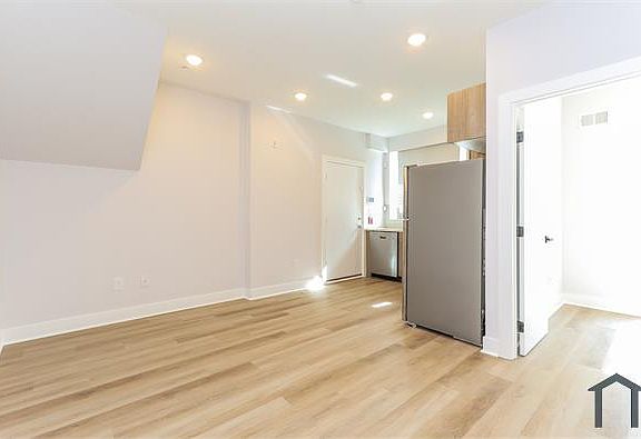 4th image of 429 E Upsal St #3