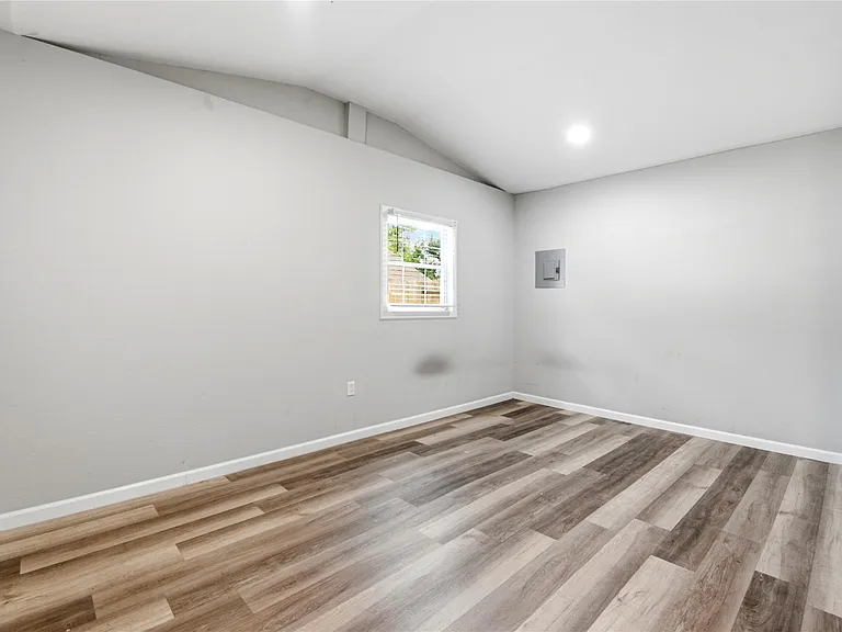 9403 Spaulding St — Photo 41