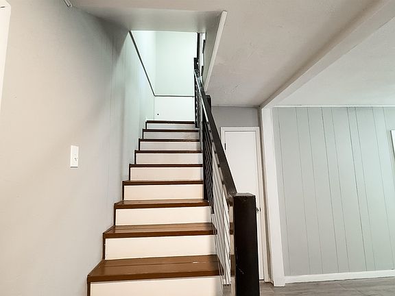 3rd image of 212 Avenue L