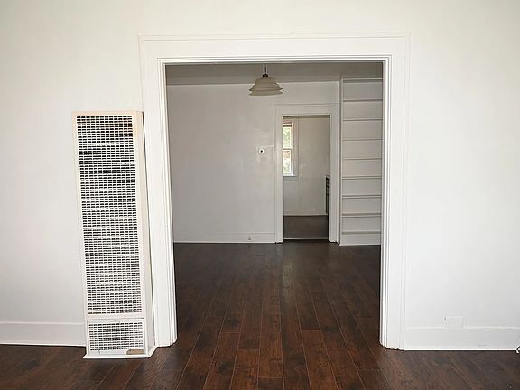 5th image of 2122 Yale Ave