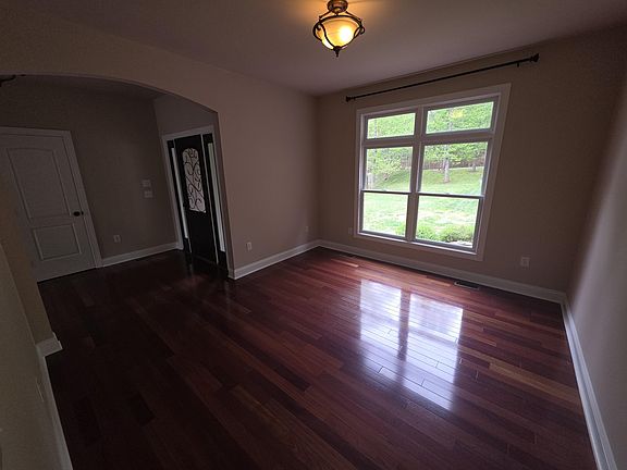 5th image of 248 Woodbrook Rd