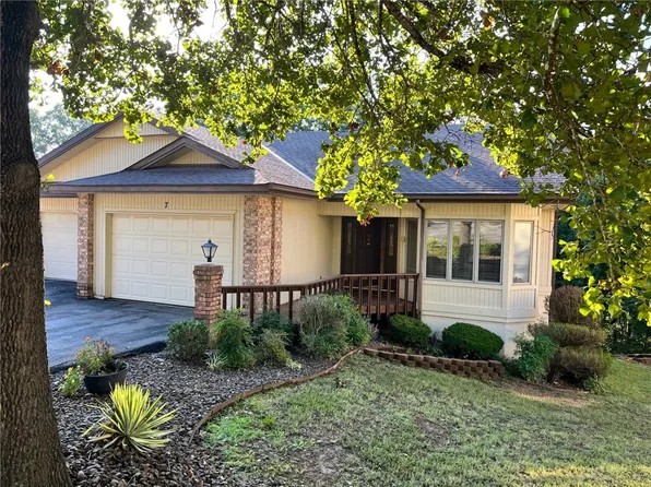 7 Teresa Dr, Bella Vista, AR 72715