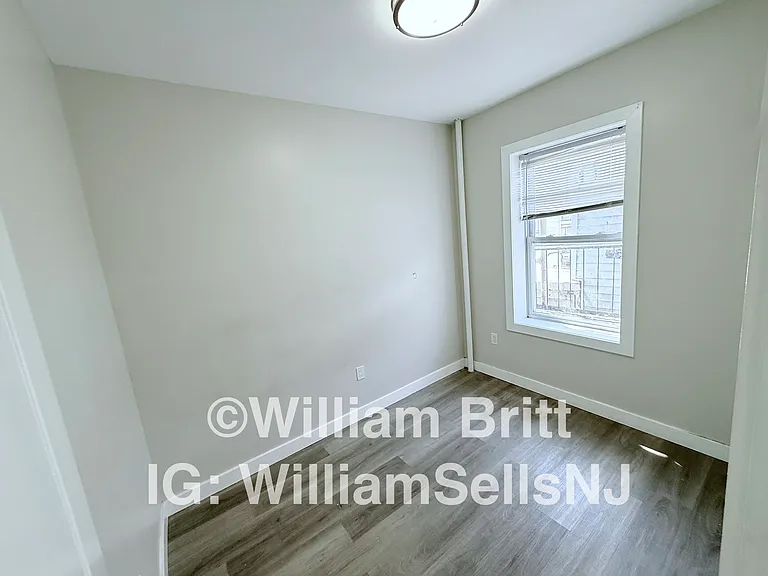 332 61st St #B4 — Photo 10