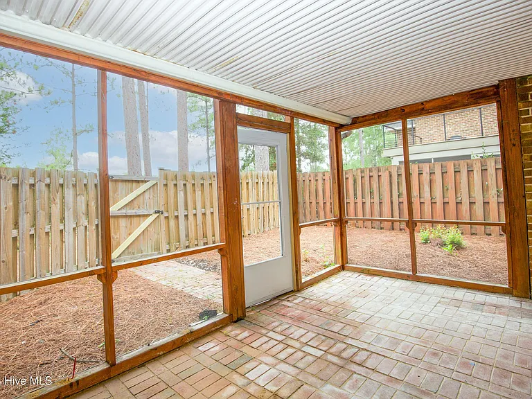 131 Racquet Ln — Photo 71
