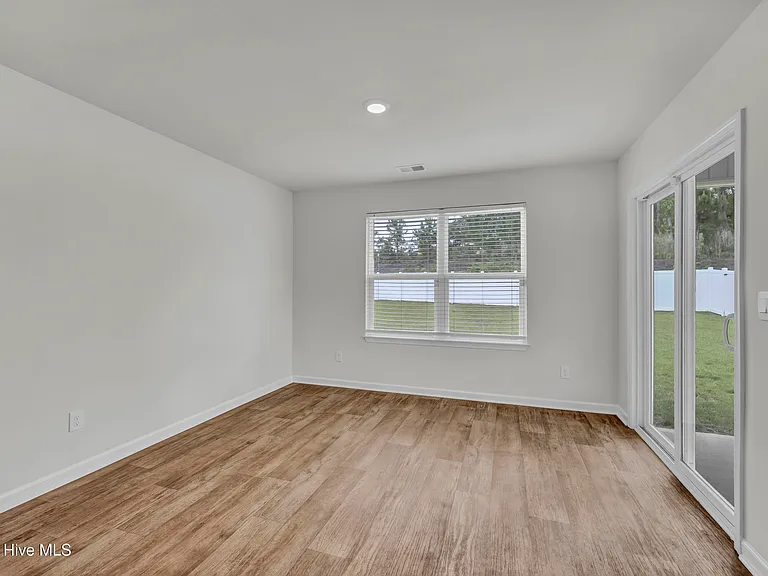 668 Buckeye Rd NE — Photo 6