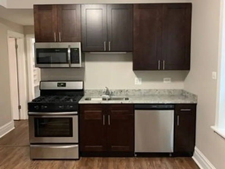 3225 W Division St — Photo 10