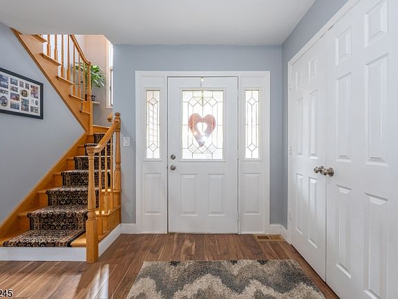 2nd image of 35 Turnberry Rd