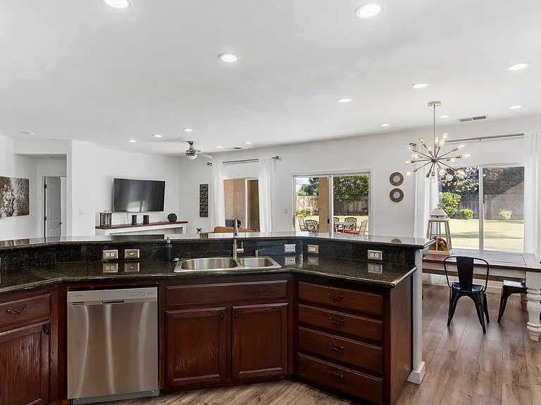 11505 Equinox Ave — Photo 8