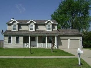 1008 Almond Dr, Aurora, IL 60506