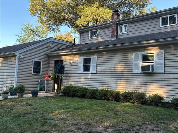 44 Maxwell Dr, North Kingstown, RI 02852