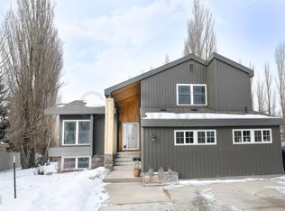 2218 Highland Ct, Grand Forks, ND 58201