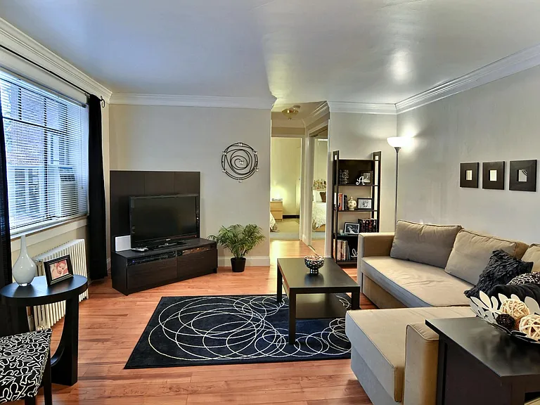 1051 N Negley Ave #7 — Photo 1