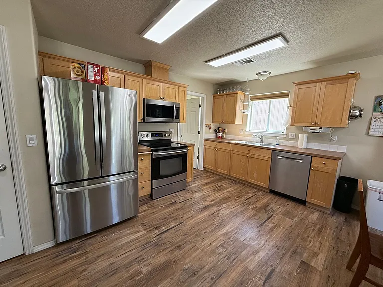 20630 Daisy Ln — Photo 3
